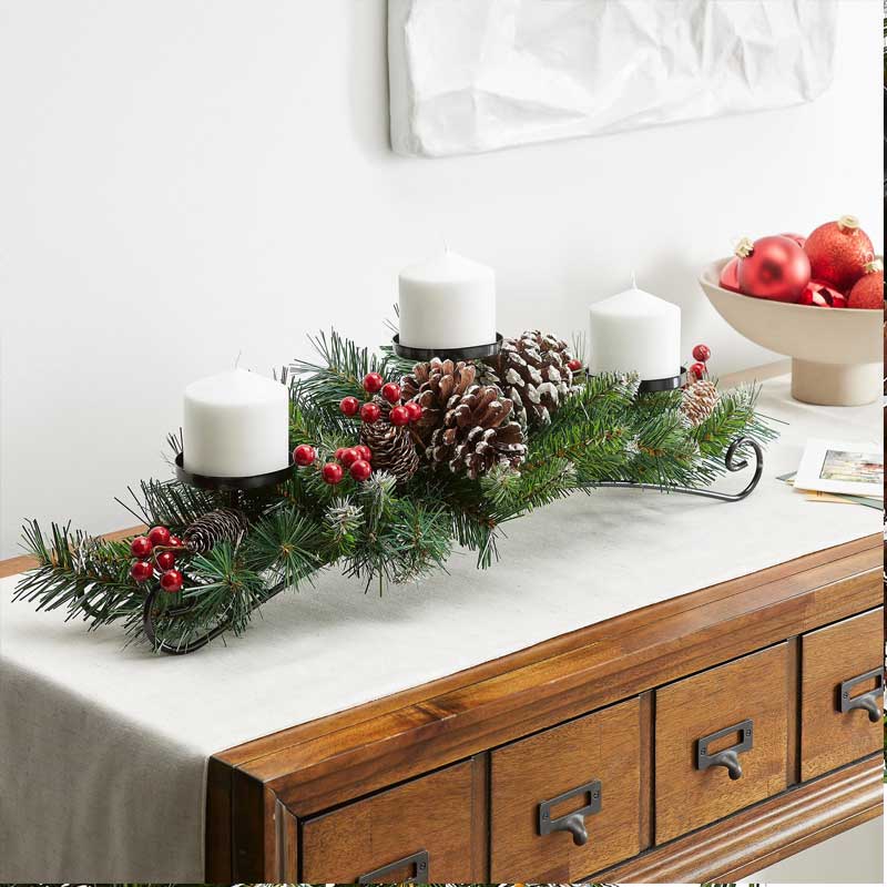 Christmas Pine Cone & Berry Iron Candlestick Color:Black 1