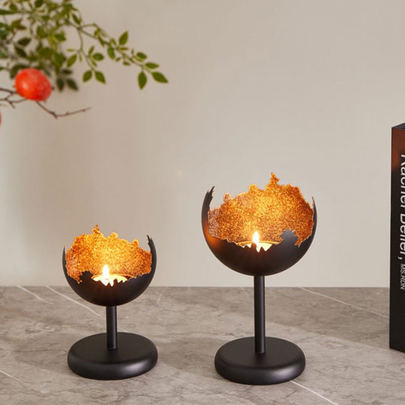 Gold/Black Fractured Metal Globe Candle Holder Color:Black;Size:9.7*9.7*15.4cm 3