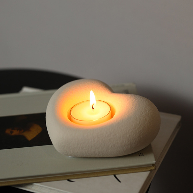 Minimalist Heart-Shaped Ceramic Candle Holder Color:Matte Red 1